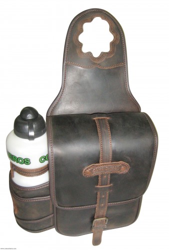 Single pommel bag with bottle holder