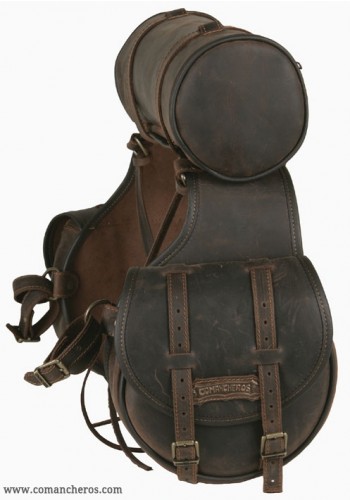 Rear saddlebag for western saddle with roll