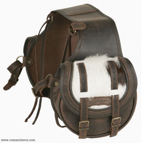 Round rear saddlebags with cowhide