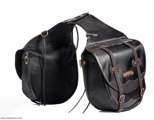 Large rear saddlebags for western saddles